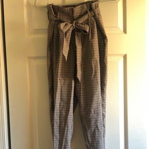 H&M paper-bag pant. Lightly worn. Beautiful coloring & flattering high waisted